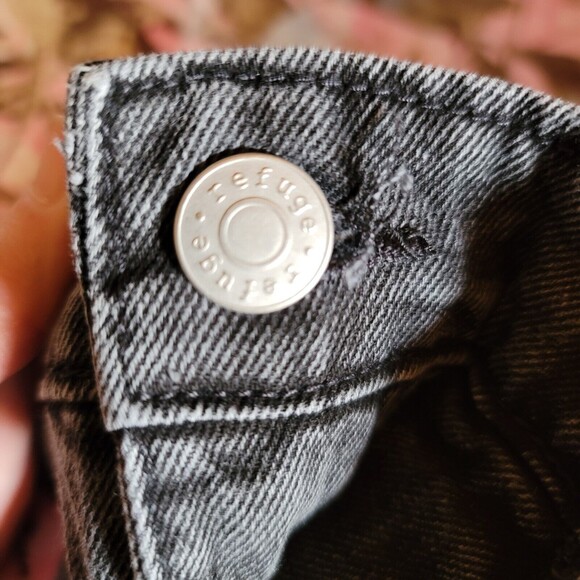 Refuge MOM Denim Shorts Black Wash Womens Size 13 - Picture 8 of 8